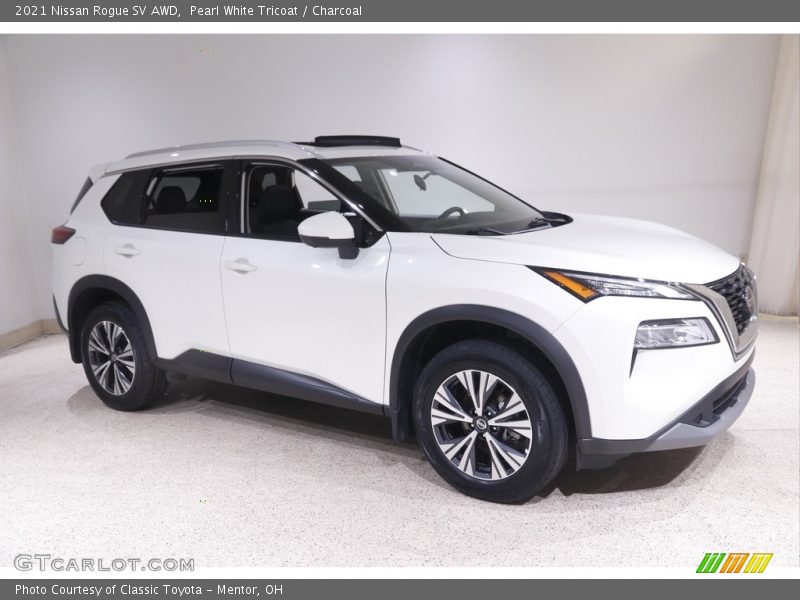 Pearl White Tricoat / Charcoal 2021 Nissan Rogue SV AWD