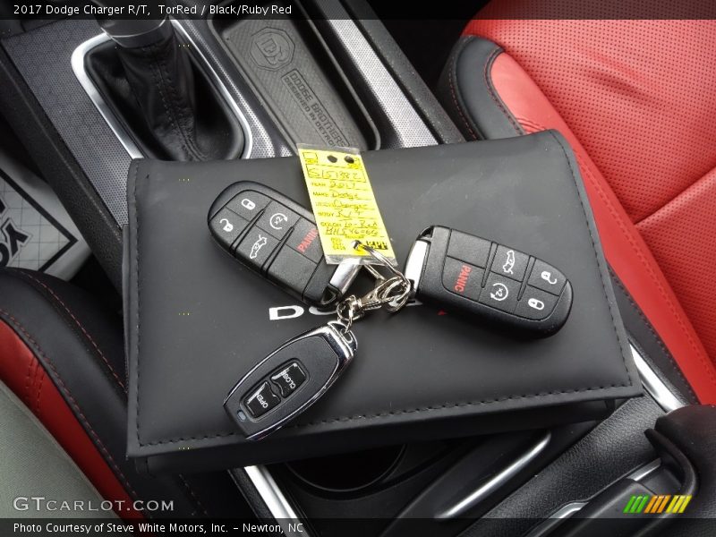 TorRed / Black/Ruby Red 2017 Dodge Charger R/T