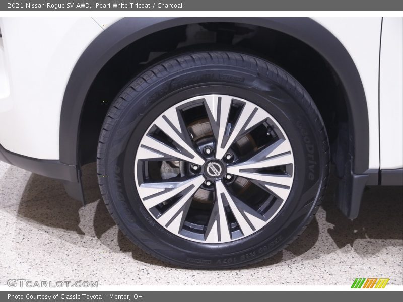 Pearl White Tricoat / Charcoal 2021 Nissan Rogue SV AWD