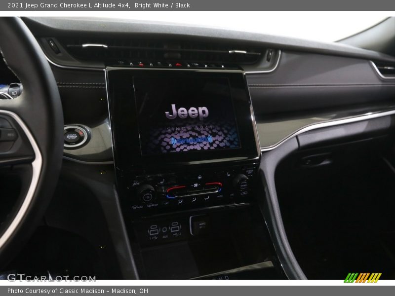 Bright White / Black 2021 Jeep Grand Cherokee L Altitude 4x4