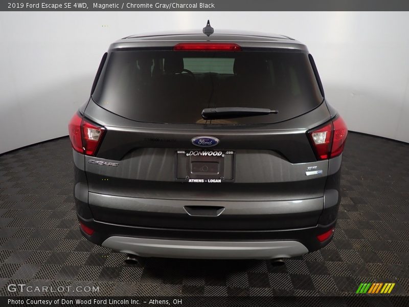 Magnetic / Chromite Gray/Charcoal Black 2019 Ford Escape SE 4WD