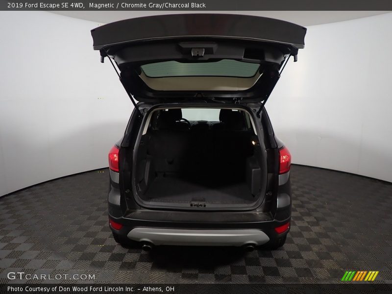 Magnetic / Chromite Gray/Charcoal Black 2019 Ford Escape SE 4WD