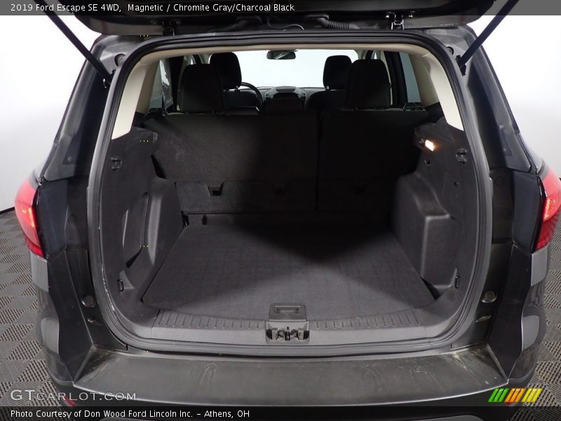 Magnetic / Chromite Gray/Charcoal Black 2019 Ford Escape SE 4WD