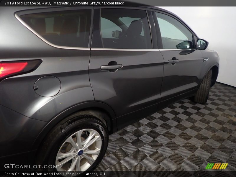 Magnetic / Chromite Gray/Charcoal Black 2019 Ford Escape SE 4WD