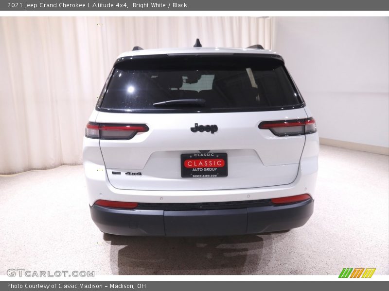 Bright White / Black 2021 Jeep Grand Cherokee L Altitude 4x4