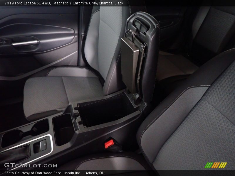 Magnetic / Chromite Gray/Charcoal Black 2019 Ford Escape SE 4WD