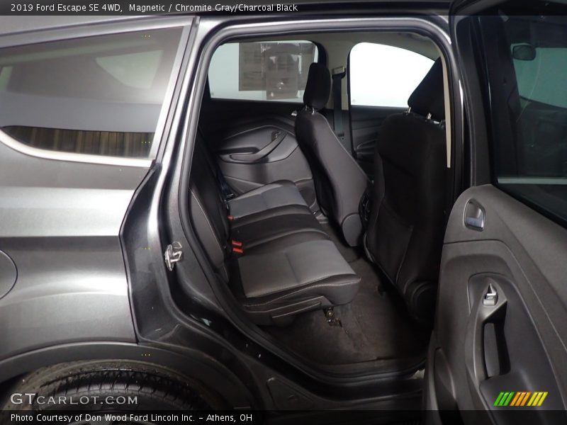 Magnetic / Chromite Gray/Charcoal Black 2019 Ford Escape SE 4WD