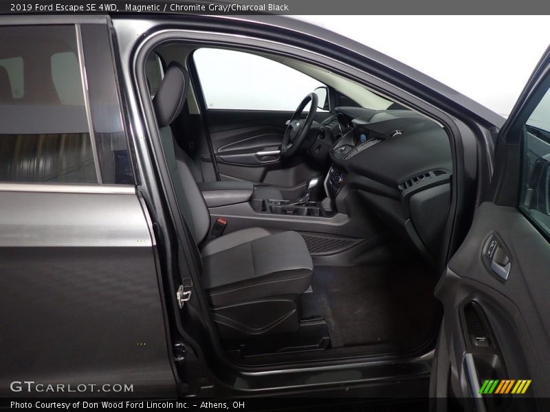 Magnetic / Chromite Gray/Charcoal Black 2019 Ford Escape SE 4WD