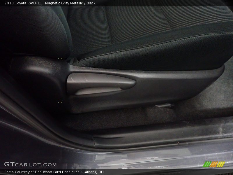 Magnetic Gray Metallic / Black 2018 Toyota RAV4 LE