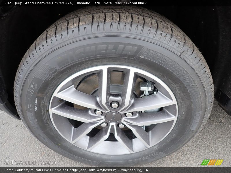 Diamond Black Crystal Pearl / Global Black 2022 Jeep Grand Cherokee Limited 4x4