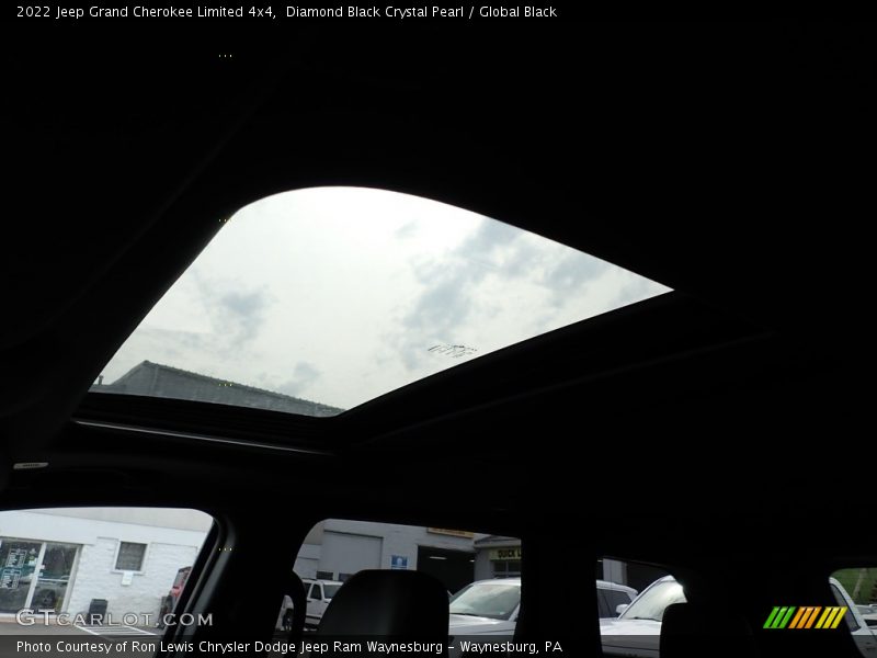 Diamond Black Crystal Pearl / Global Black 2022 Jeep Grand Cherokee Limited 4x4