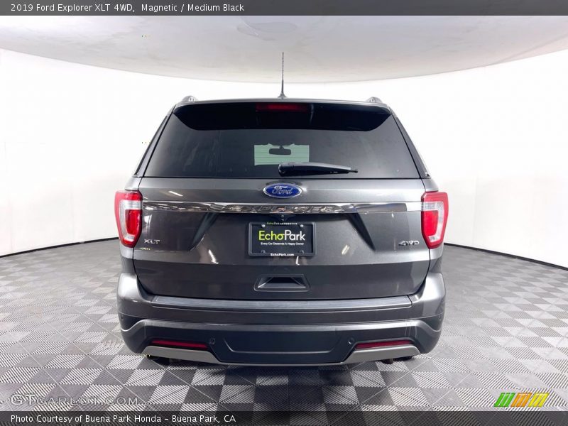 Magnetic / Medium Black 2019 Ford Explorer XLT 4WD