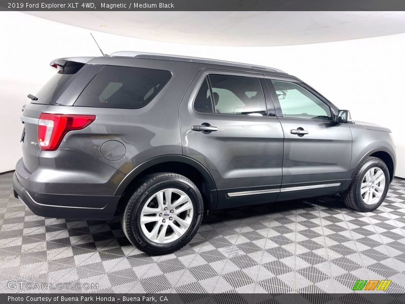 Magnetic / Medium Black 2019 Ford Explorer XLT 4WD