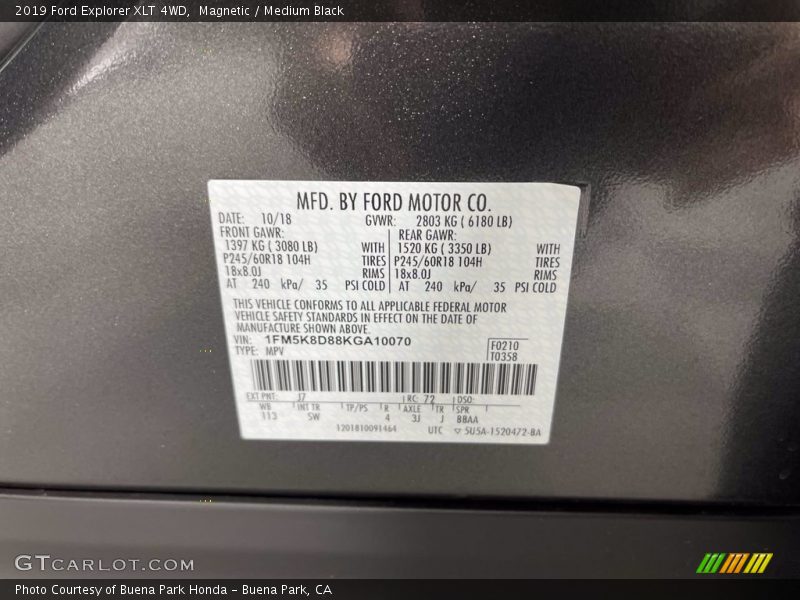 Magnetic / Medium Black 2019 Ford Explorer XLT 4WD