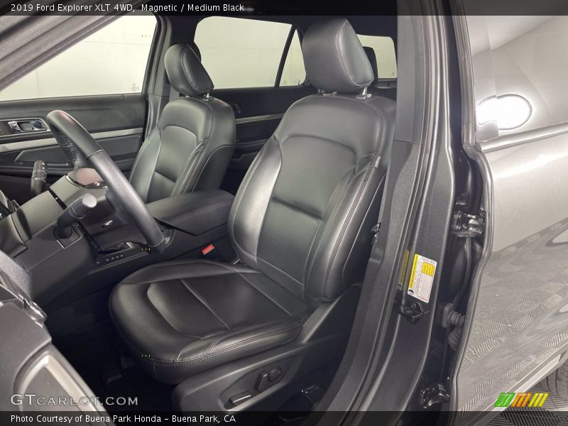 Magnetic / Medium Black 2019 Ford Explorer XLT 4WD