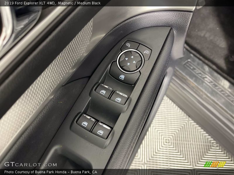 Magnetic / Medium Black 2019 Ford Explorer XLT 4WD