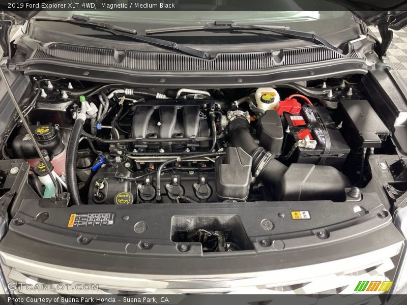Magnetic / Medium Black 2019 Ford Explorer XLT 4WD