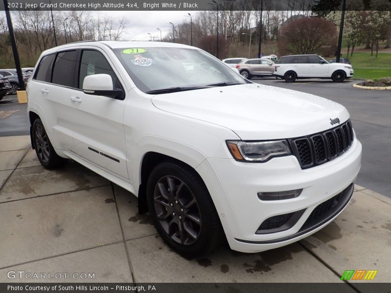 Front 3/4 View of 2021 Grand Cherokee High Altitude 4x4