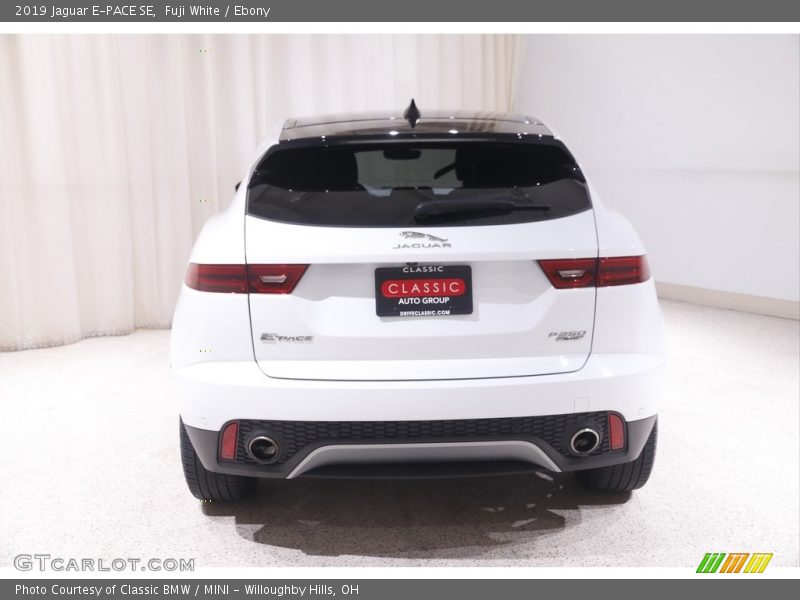 Fuji White / Ebony 2019 Jaguar E-PACE SE