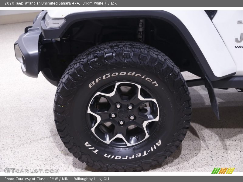 Bright White / Black 2020 Jeep Wrangler Unlimited Sahara 4x4