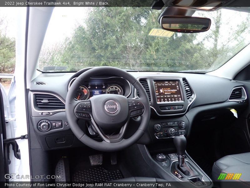 Bright White / Black 2022 Jeep Cherokee Trailhawk 4x4