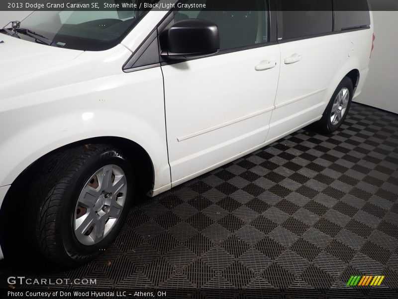 Stone White / Black/Light Graystone 2013 Dodge Grand Caravan SE