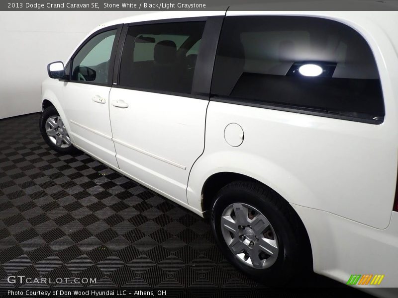 Stone White / Black/Light Graystone 2013 Dodge Grand Caravan SE