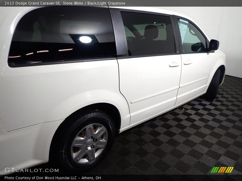 Stone White / Black/Light Graystone 2013 Dodge Grand Caravan SE