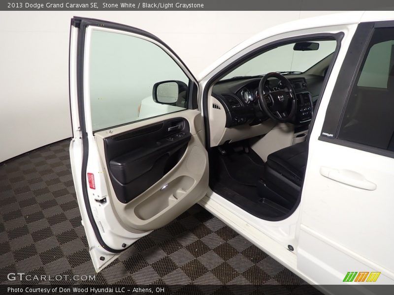 Stone White / Black/Light Graystone 2013 Dodge Grand Caravan SE