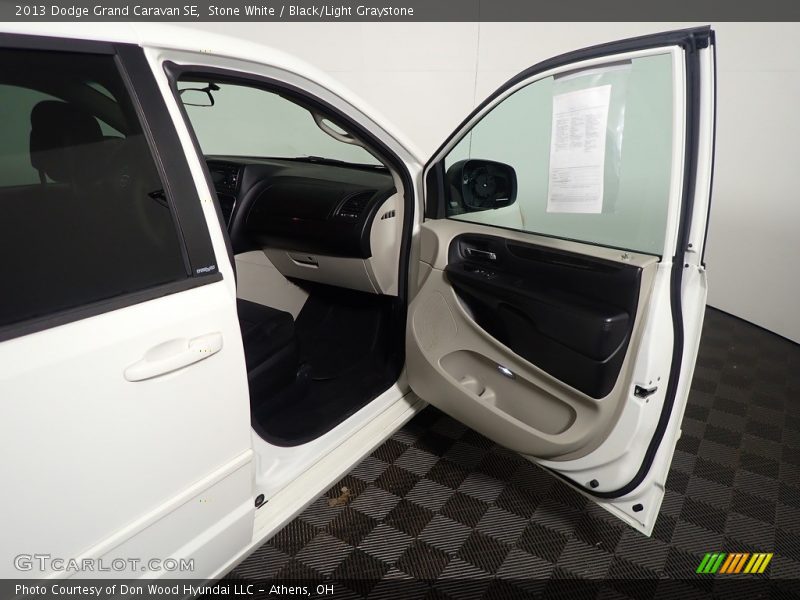 Stone White / Black/Light Graystone 2013 Dodge Grand Caravan SE