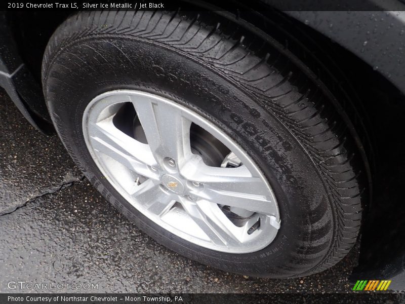 Silver Ice Metallic / Jet Black 2019 Chevrolet Trax LS