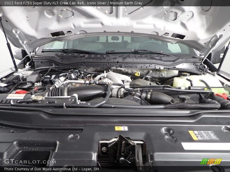 Iconic Silver / Medium Earth Gray 2022 Ford F250 Super Duty XLT Crew Cab 4x4
