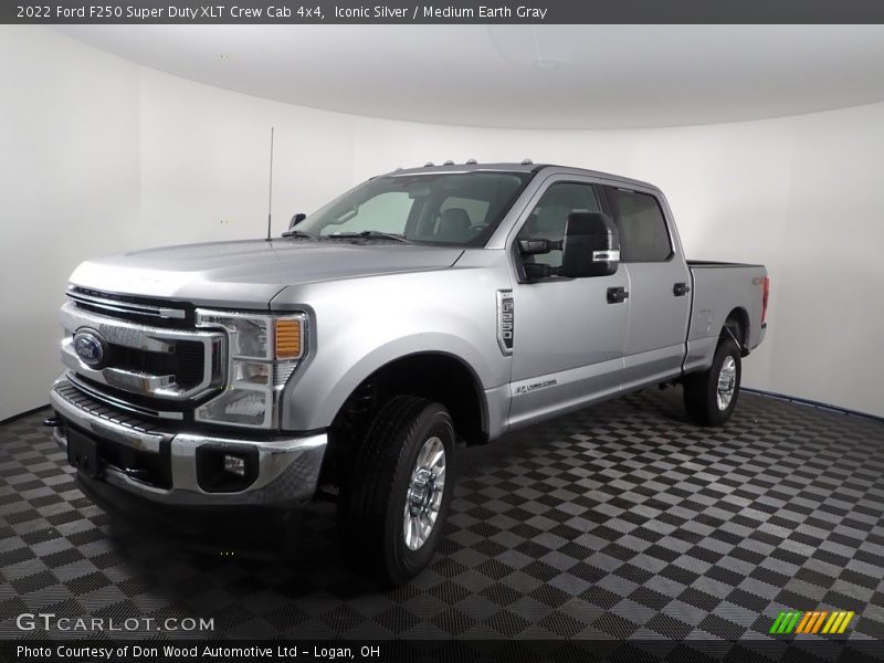 Iconic Silver / Medium Earth Gray 2022 Ford F250 Super Duty XLT Crew Cab 4x4
