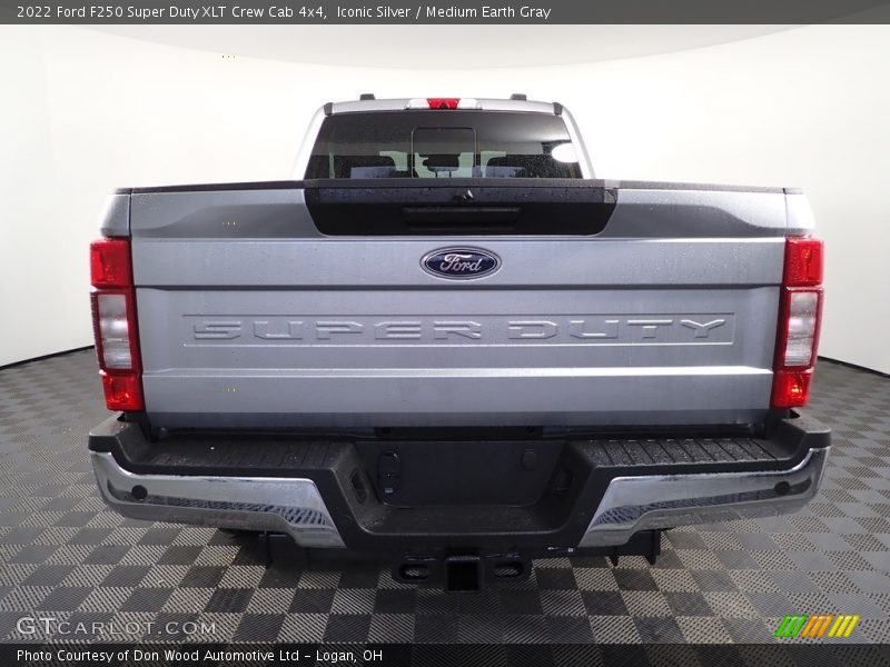 Iconic Silver / Medium Earth Gray 2022 Ford F250 Super Duty XLT Crew Cab 4x4