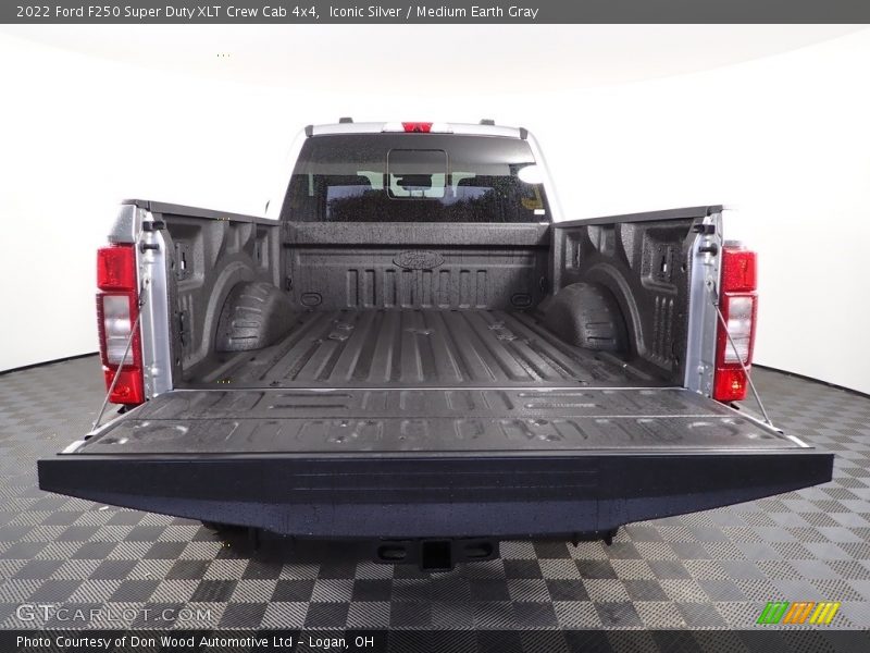 Iconic Silver / Medium Earth Gray 2022 Ford F250 Super Duty XLT Crew Cab 4x4