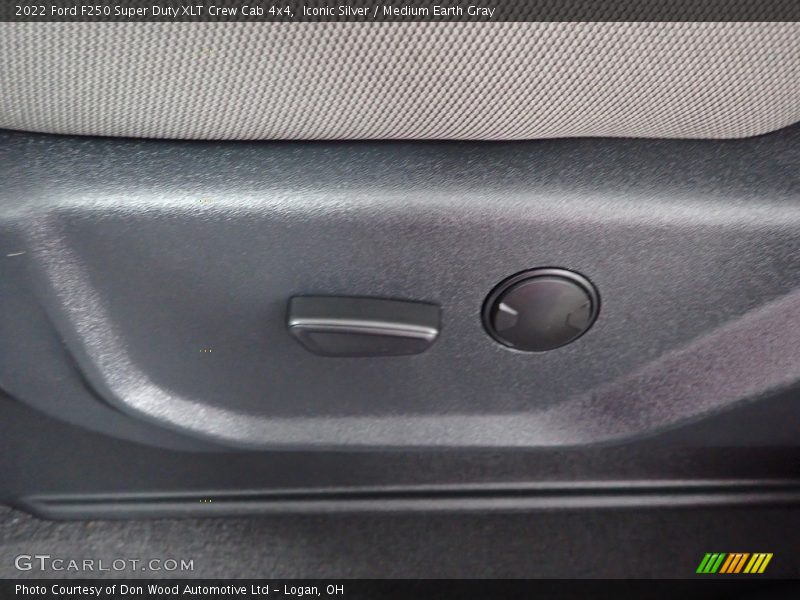 Iconic Silver / Medium Earth Gray 2022 Ford F250 Super Duty XLT Crew Cab 4x4