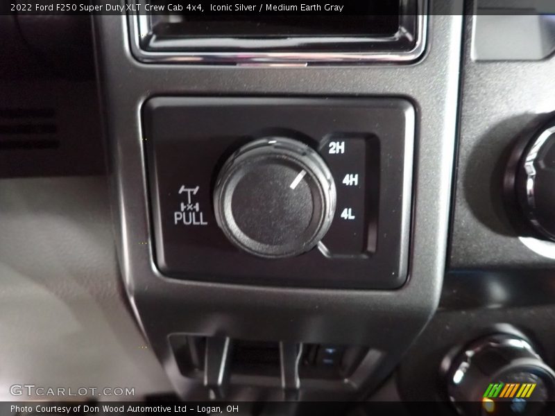 Iconic Silver / Medium Earth Gray 2022 Ford F250 Super Duty XLT Crew Cab 4x4