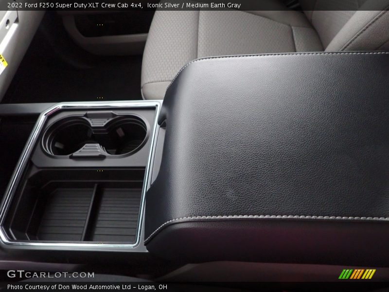 Iconic Silver / Medium Earth Gray 2022 Ford F250 Super Duty XLT Crew Cab 4x4