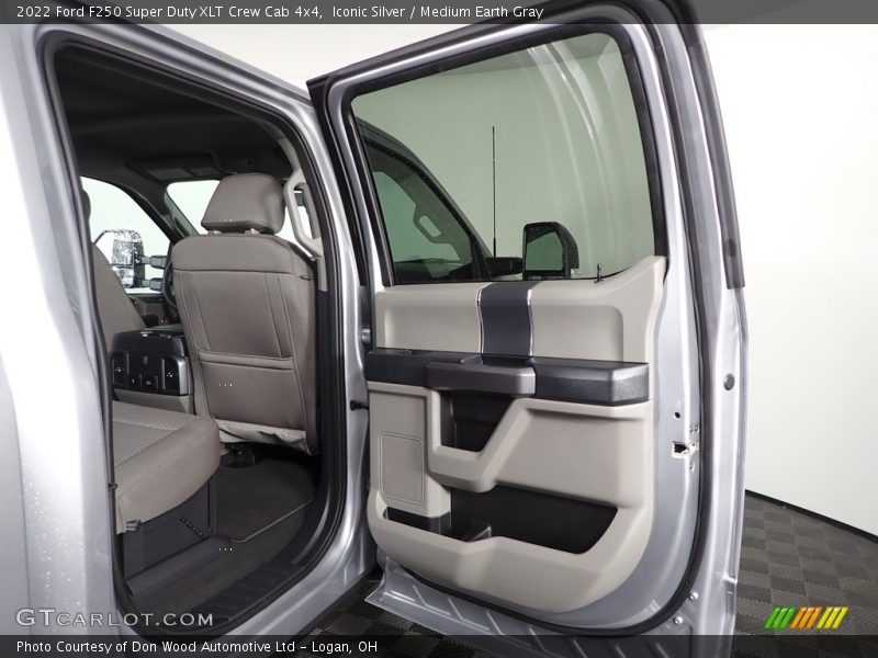 Iconic Silver / Medium Earth Gray 2022 Ford F250 Super Duty XLT Crew Cab 4x4
