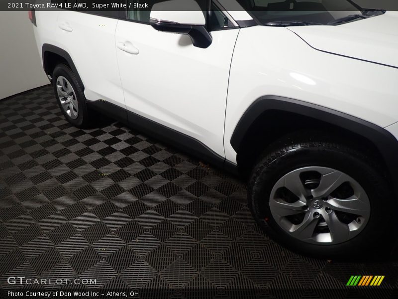 Super White / Black 2021 Toyota RAV4 LE AWD