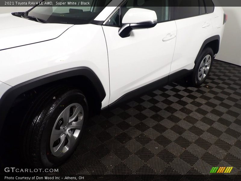 Super White / Black 2021 Toyota RAV4 LE AWD