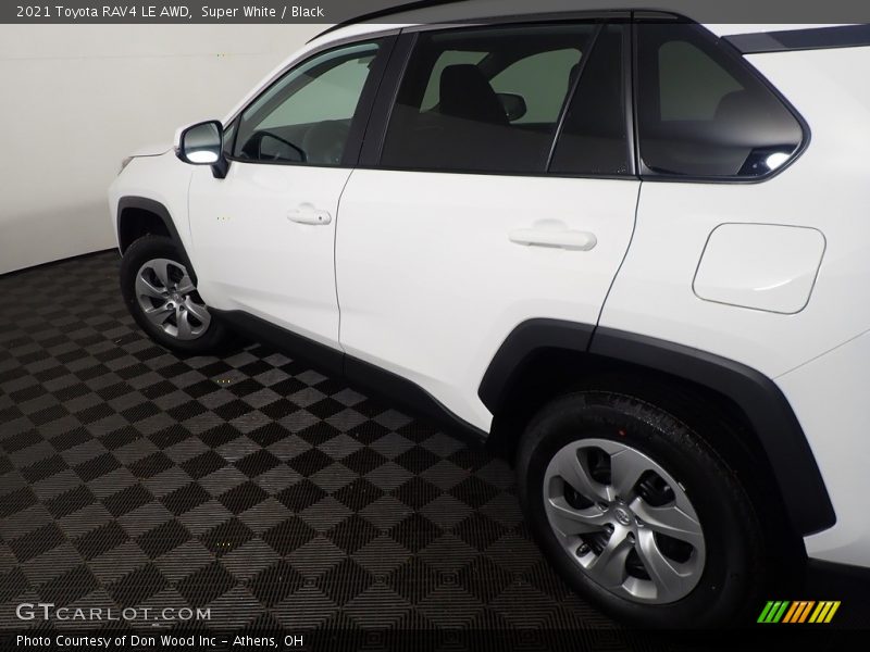 Super White / Black 2021 Toyota RAV4 LE AWD