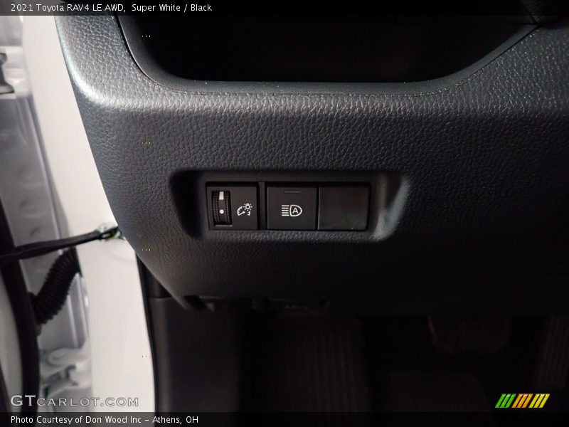 Super White / Black 2021 Toyota RAV4 LE AWD