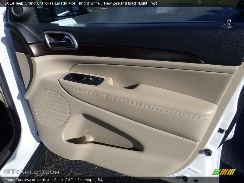 Bright White / New Zealand Black/Light Frost 2014 Jeep Grand Cherokee Laredo 4x4