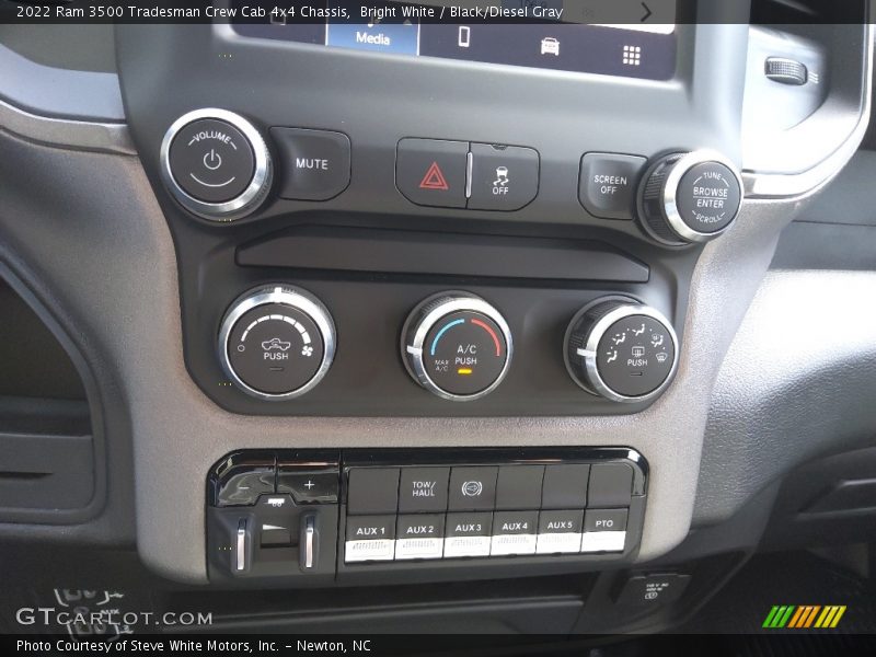 Bright White / Black/Diesel Gray 2022 Ram 3500 Tradesman Crew Cab 4x4 Chassis