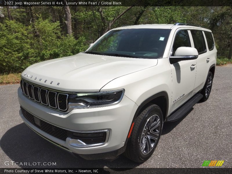 Luxury White Pearl / Global Black 2022 Jeep Wagoneer Series III 4x4