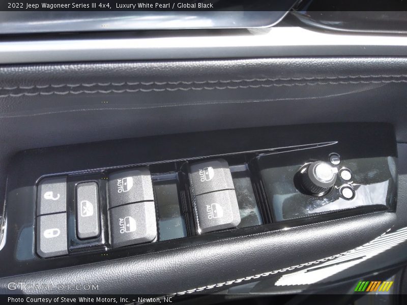 Luxury White Pearl / Global Black 2022 Jeep Wagoneer Series III 4x4