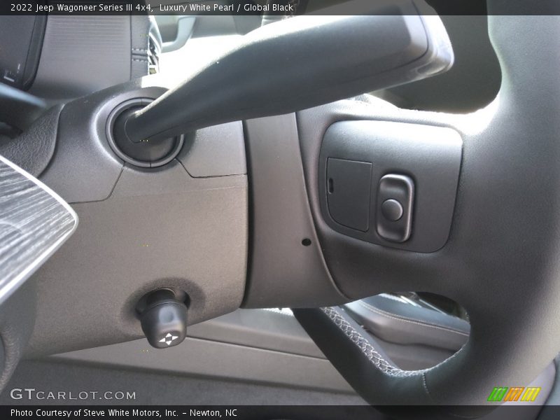 Luxury White Pearl / Global Black 2022 Jeep Wagoneer Series III 4x4