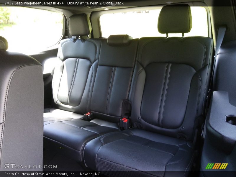 Luxury White Pearl / Global Black 2022 Jeep Wagoneer Series III 4x4