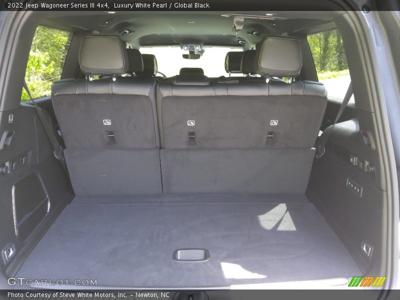 Luxury White Pearl / Global Black 2022 Jeep Wagoneer Series III 4x4